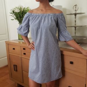 Off-the-shoulder cotton dress
